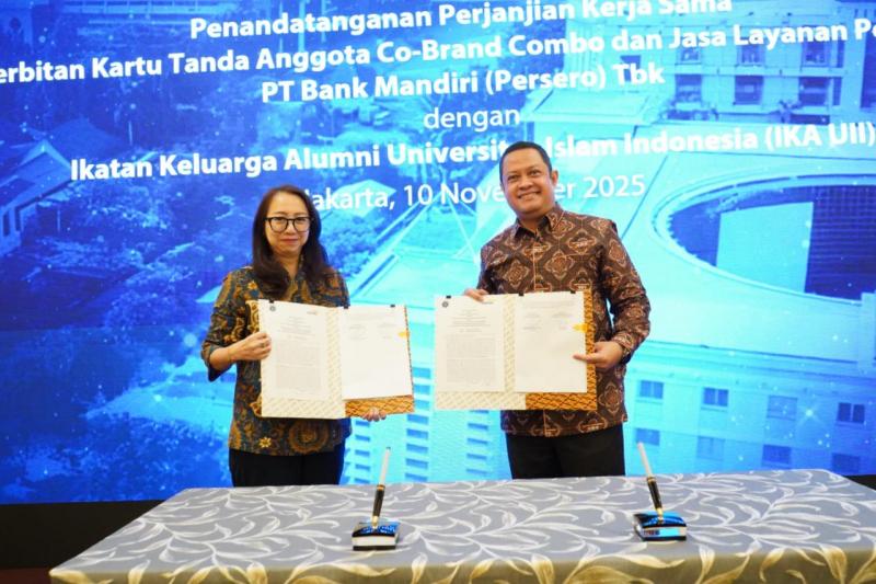 Bank Mandiri Gandeng IKA UII Terbitkan Kartu Debit Co-Brand, Perkuat Inklusi Keuangan