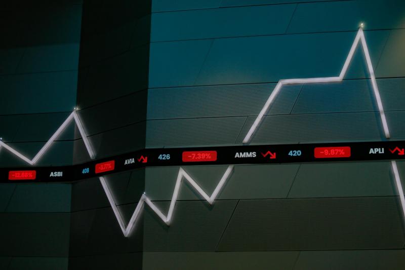 384 Saham Melemah, IHSG Hari Ini Ditutup Terkoreksi ke 8.274
