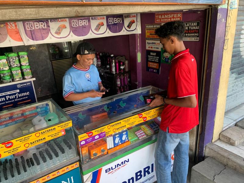 Dipercaya Warga Kampung, Agen BRILink Ini Jadi Nadi Transaksi Pasar