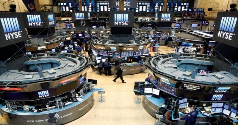 Wall Street Tertekan Menyusul Laporan Laba Perusahaan dan Data Ekonomi