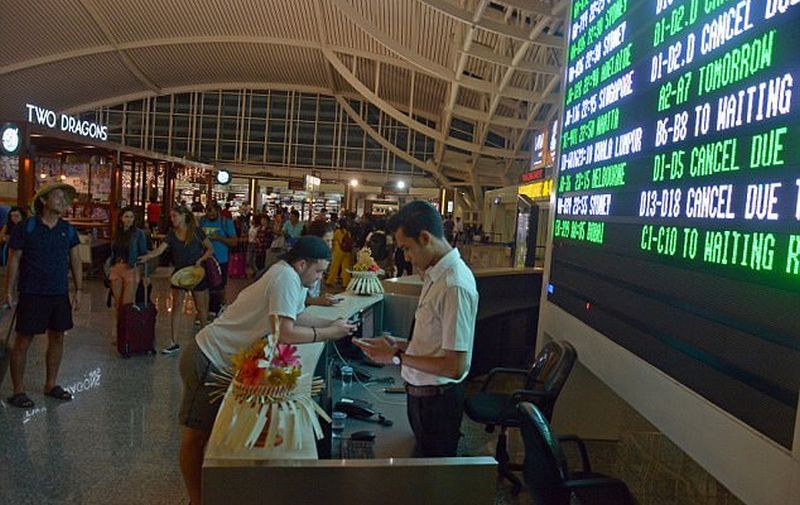 title Ribuan Penumpang Terjebak di Bandara Ngurah Rai Ribuan Penumpang Terjebak di Bandara Ngurah Rai