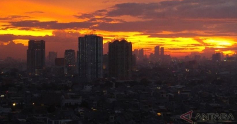 Indahnya Sunset di Jakarta, Intip Pesona Siluet Kapal di Sunda Kelapa