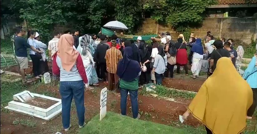 Suasana Duka Pemakaman Korban Proyek Rusun Pasar Rumput