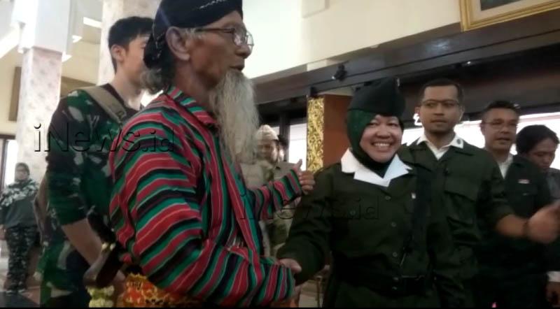 Demi Bisa Temui Risma, Mbah Pri Nekat Bersepatu Roda dari Yogyakarta