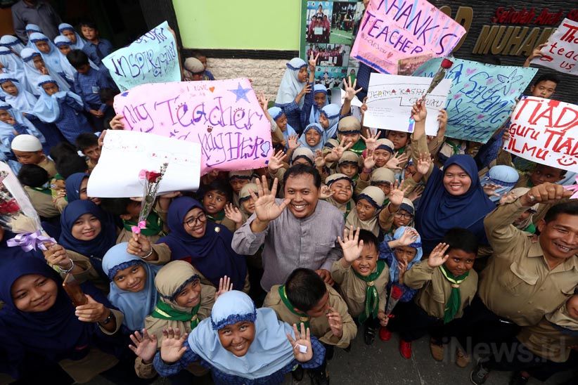 Guru Tewas Dianiaya, Pelajar Surabaya Gelar Aksi Simpatik - Bagian 6
