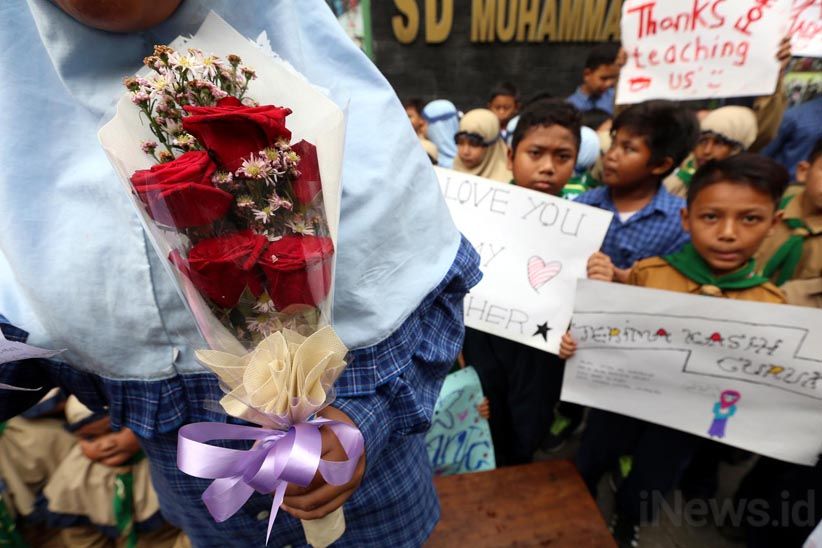 Guru Tewas Dianiaya, Pelajar Surabaya Gelar Aksi Simpatik - Bagian 4