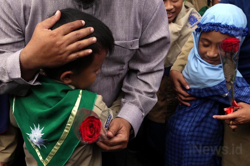 Guru Tewas Dianiaya, Pelajar Surabaya Gelar Aksi Simpatik - Bagian 2
