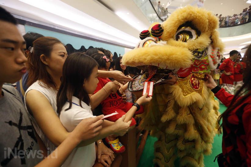 Barongsai Hibur Pengunjung Lippo Mall Puri  - Bagian 4