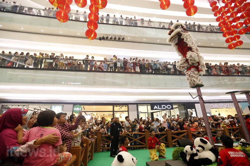Barongsai Hibur Pengunjung Lippo Mall Puri  - Bagian 1