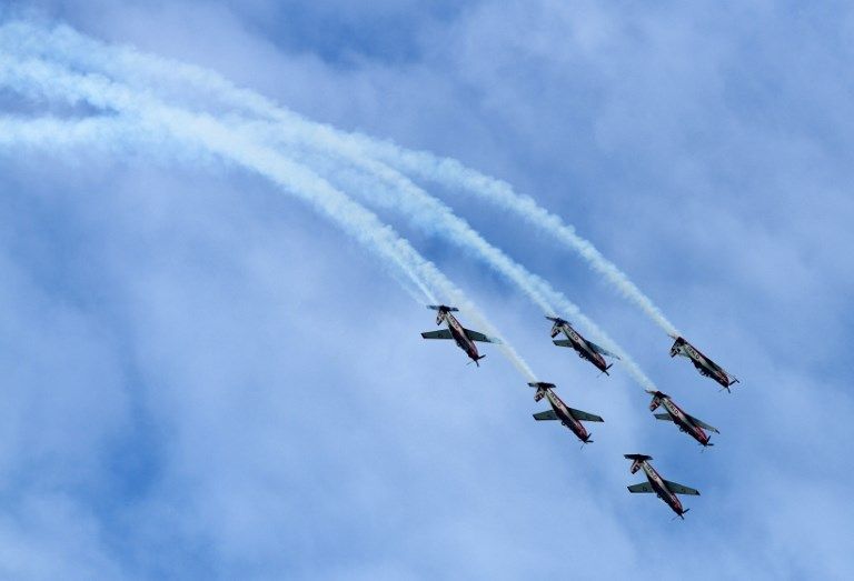 Aksi Aerobatik Jupiter TNI AU Meliuk di Singapore Airshow - Bagian 1