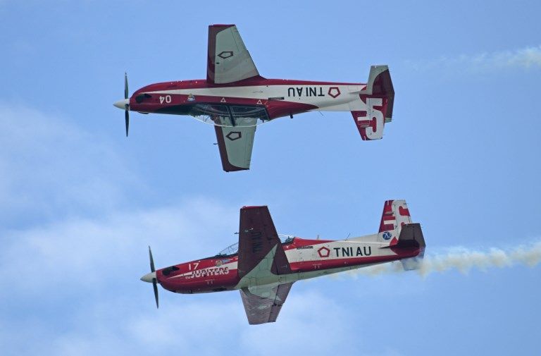 Aksi Aerobatik Jupiter TNI AU Meliuk di Singapore Airshow - Bagian 4