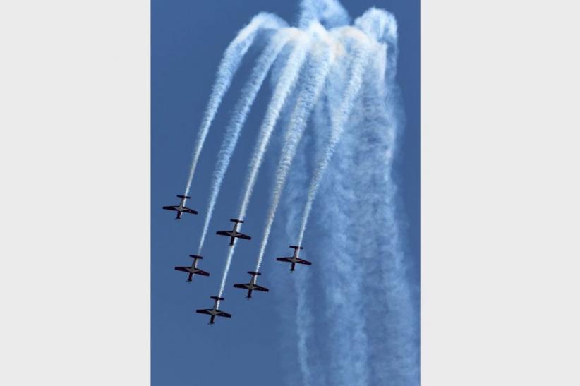 Aksi Aerobatik Jupiter TNI AU Meliuk di Singapore Airshow - Bagian 3