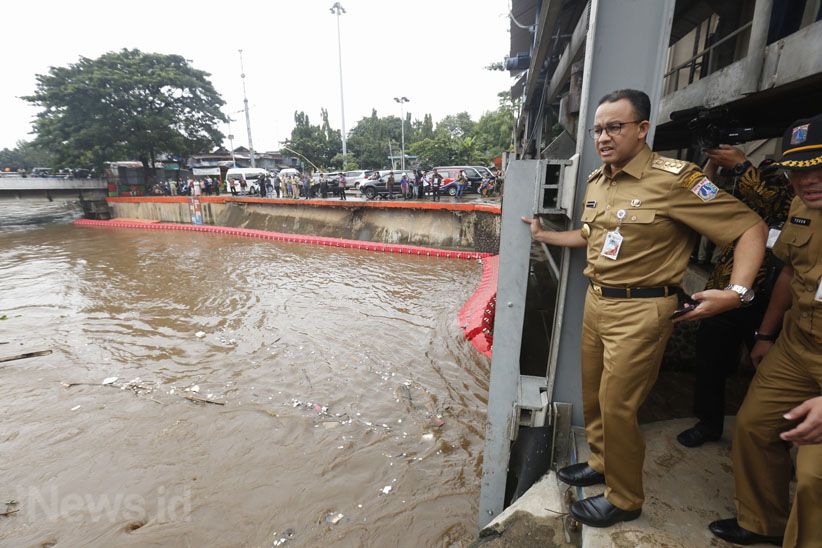 Anies Pastikan Puncak Luapan Sungai Ciliwung Telah Berakhir