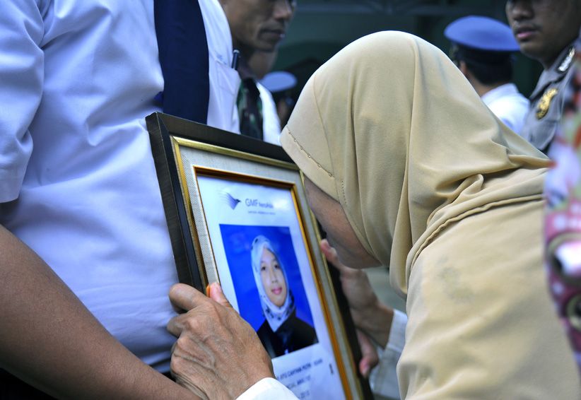 Pemakaman Dianti Diwarnai Isak Tangis - Bagian 1