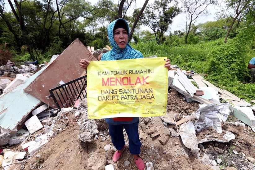 Eksekusi Lahan Sengketa di Surabaya Berlangsung Ricuh - Bagian 15