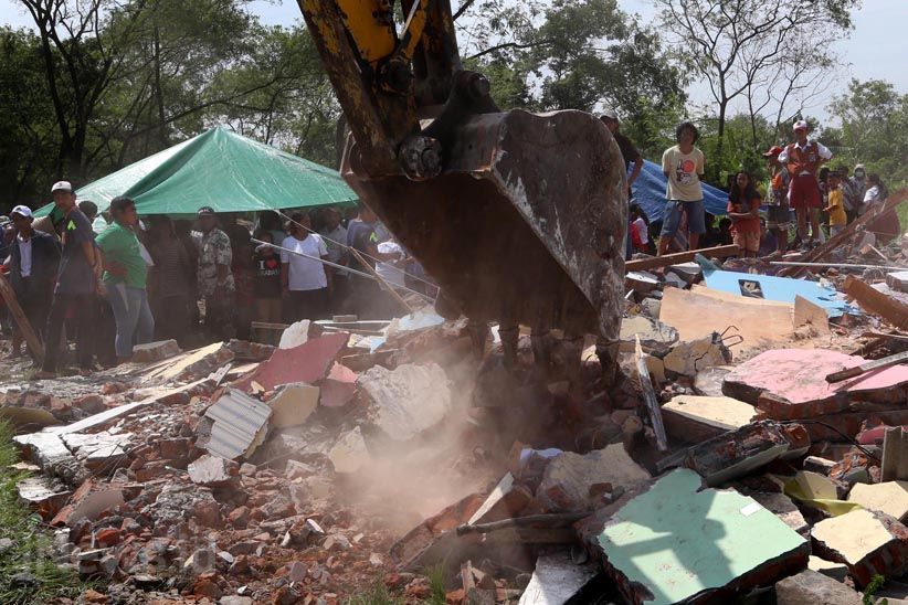 Eksekusi Lahan Sengketa di Surabaya Berlangsung Ricuh - Bagian 9