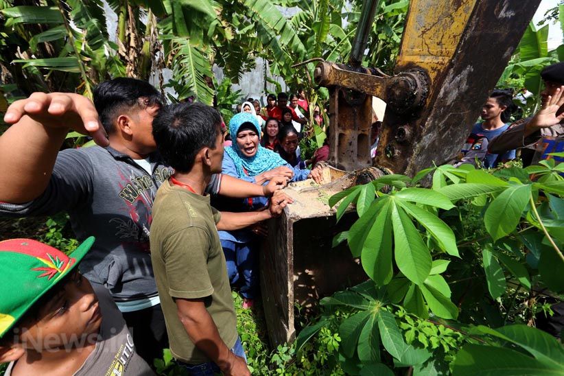 Eksekusi Lahan Sengketa di Surabaya Berlangsung Ricuh - Bagian 8