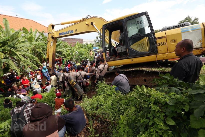 Eksekusi Lahan Sengketa di Surabaya Berlangsung Ricuh - Bagian 7