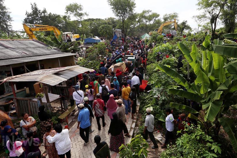 Eksekusi Lahan Sengketa di Surabaya Berlangsung Ricuh - Bagian 6