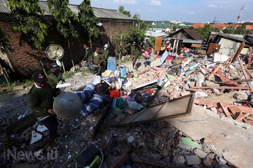 Eksekusi Lahan Sengketa di Surabaya Berlangsung Ricuh - Bagian 3