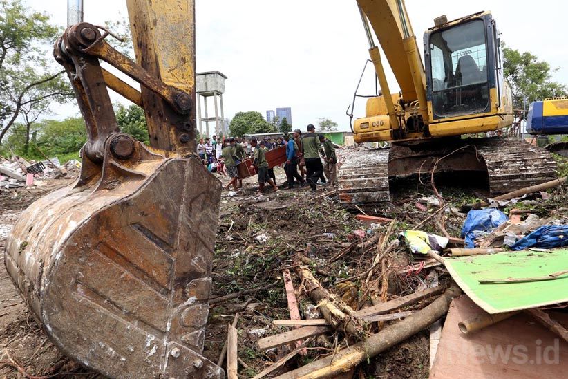 Eksekusi Lahan Sengketa di Surabaya Berlangsung Ricuh - Bagian 2