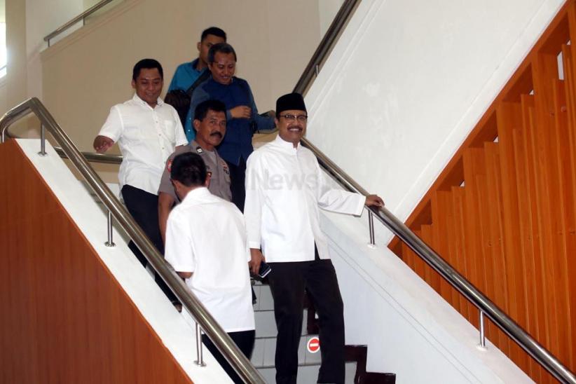 Dua Pasangan Bakal Cagub dan Cawagub Jatim Ikut Tes Kesehatan - Bagian 6