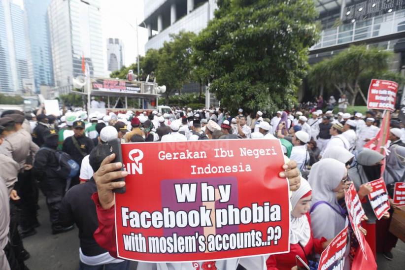 Tolak Diskriminasi, Kantor Facebook Dikepung Ratusan Massa - Bagian 10