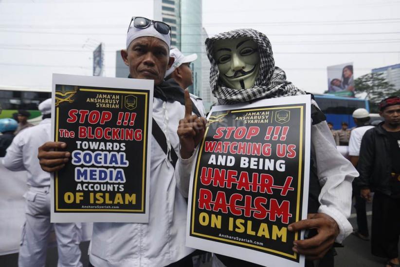 Tolak Diskriminasi, Kantor Facebook Dikepung Ratusan Massa - Bagian 8