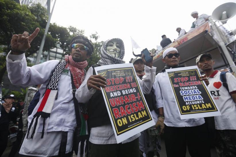 Tolak Diskriminasi, Kantor Facebook Dikepung Ratusan Massa - Bagian 7