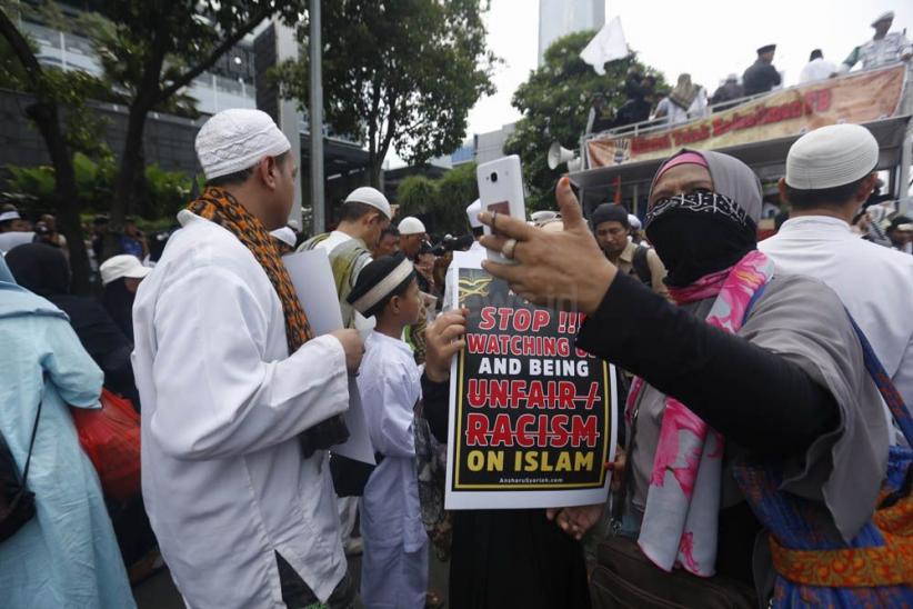 Tolak Diskriminasi, Kantor Facebook Dikepung Ratusan Massa - Bagian 6