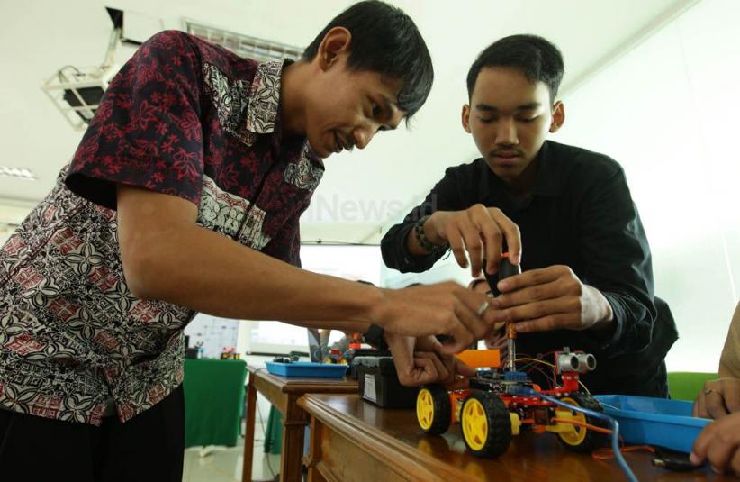 Workshop Robotika untuk Tingkatkan Kreativitas dan Inovasi  - Bagian 7