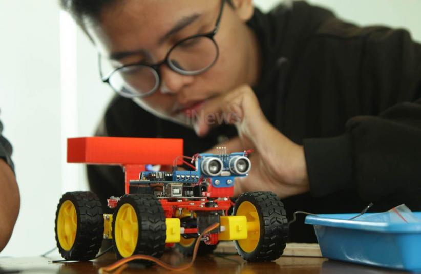 Workshop Robotika untuk Tingkatkan Kreativitas dan Inovasi  - Bagian 4