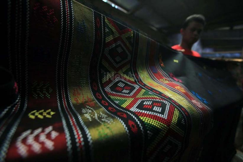 Warna-Warni Kain Ulos Sumatera Utara Buatan Bandung - Bagian 1