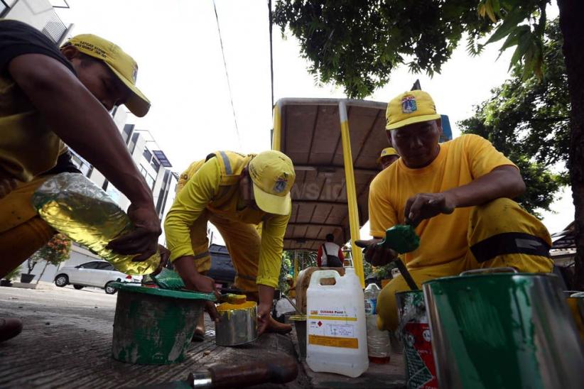 Hilangkan Kesan Kumuh, Halte di Jaksel Dicat Ulang - Bagian 6