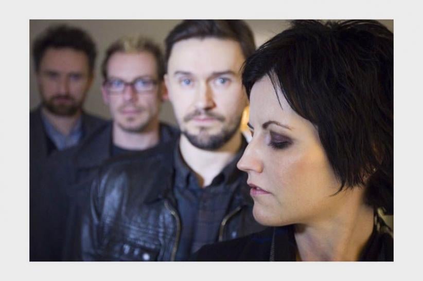 Potret Vokalis The Cranberries, Dolores O'Riordan - Bagian 10