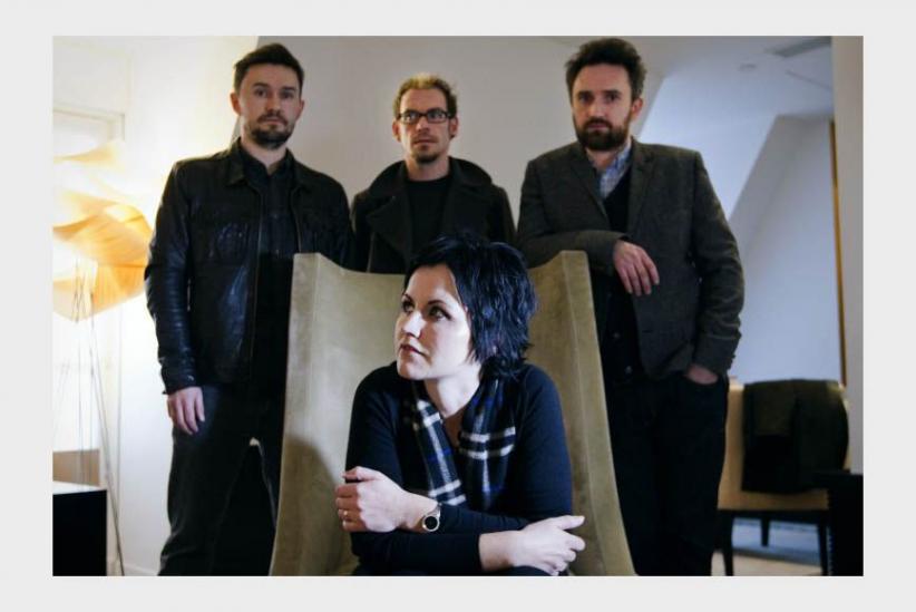 Potret Vokalis The Cranberries, Dolores O'Riordan - Bagian 9