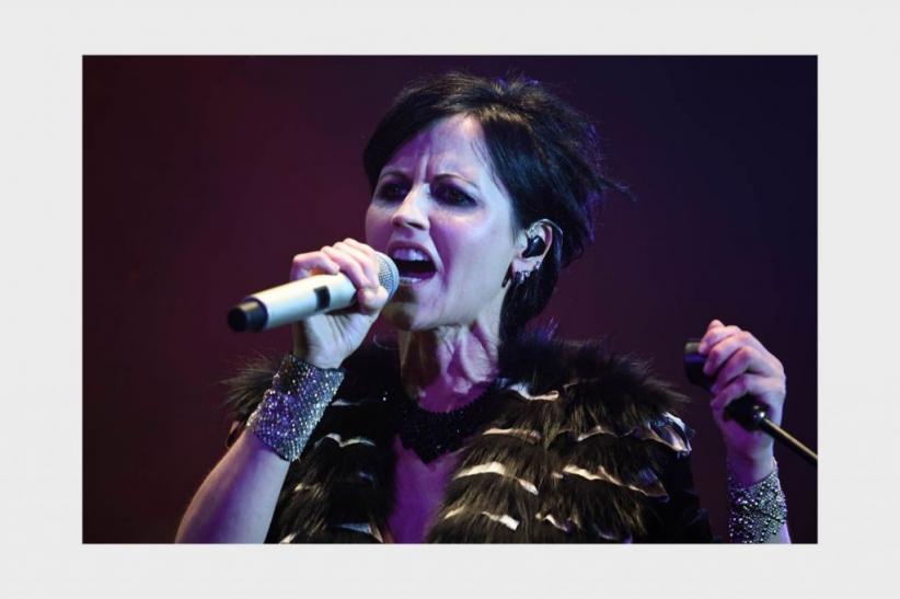 Potret Vokalis The Cranberries, Dolores O'Riordan - Bagian 2