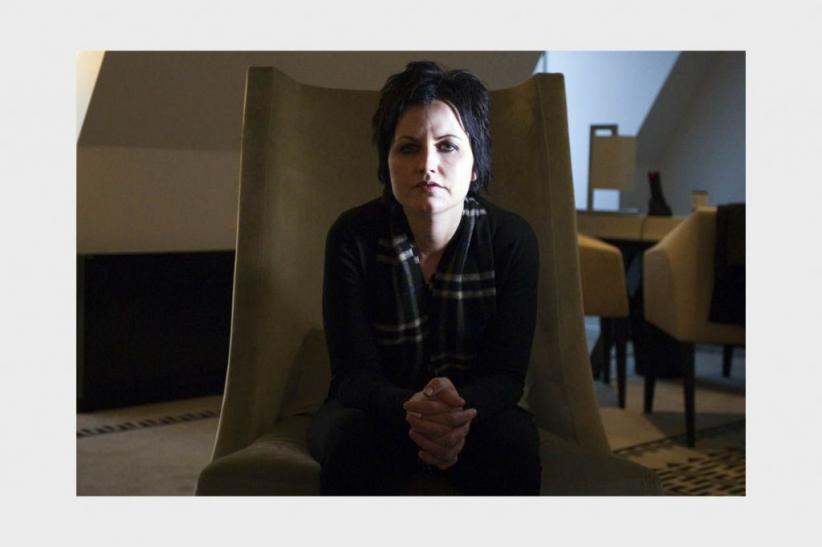 Potret Vokalis The Cranberries, Dolores O'Riordan - Bagian 7