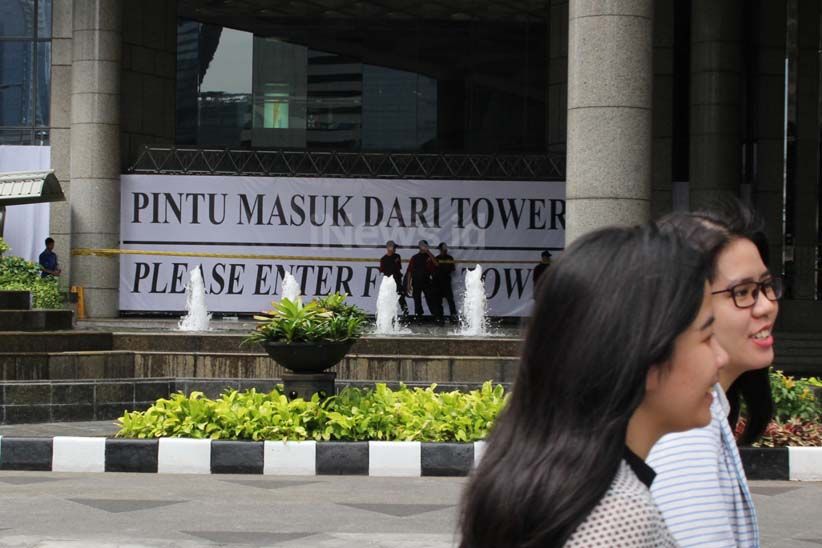 Suasana Pasca Selasar di Gedung BEI Runtuh - Bagian 2