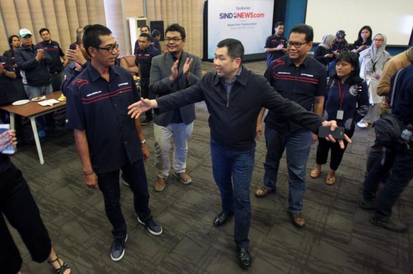 Prestasi Sindonews Meningkat, HT Potong Tumpeng Bersama Karyawan - Bagian 4