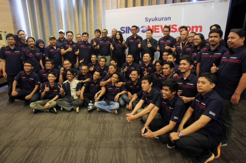 Prestasi Sindonews Meningkat, HT Potong Tumpeng Bersama Karyawan - Bagian 5