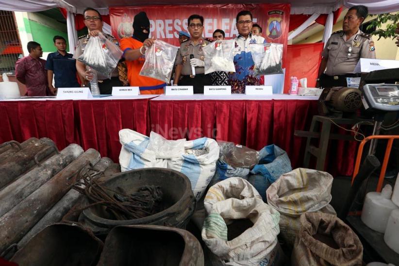 Polda Jatim Bongkar Industri Pengolahan Merkuri Ilegal - Bagian 1