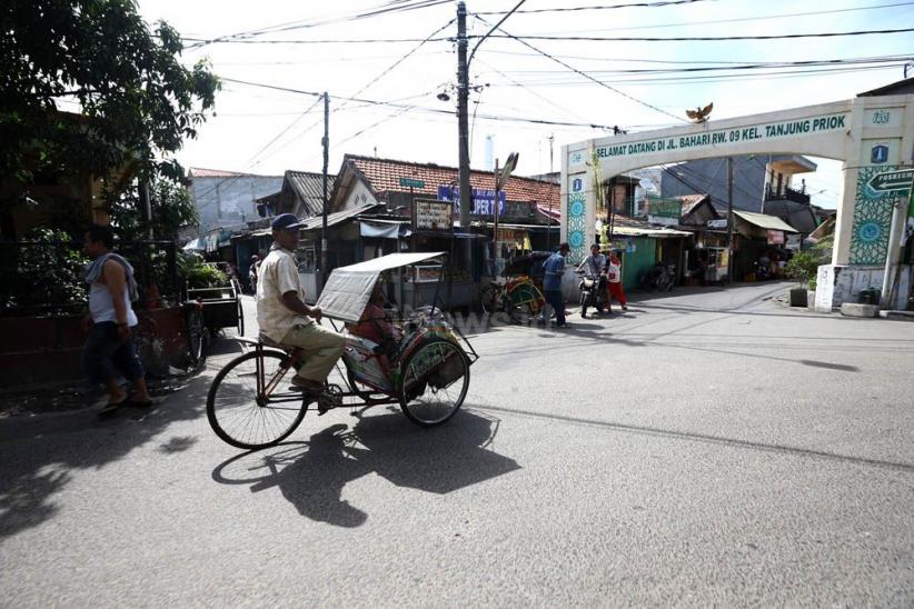 Becak Beroperasi di Kampung-Kampung Ibu Kota - Bagian 2
