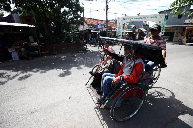 Becak Beroperasi di Kampung-Kampung Ibu Kota - Bagian 5