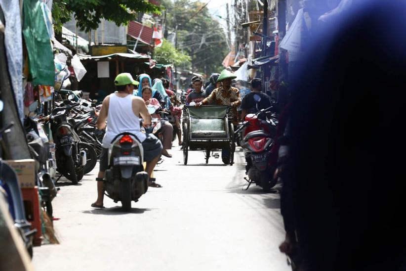 Becak Beroperasi di Kampung-Kampung Ibu Kota - Bagian 6