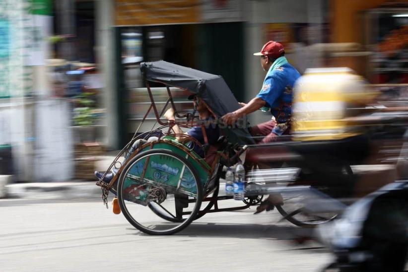 Becak Beroperasi di Kampung-Kampung Ibu Kota - Bagian 8