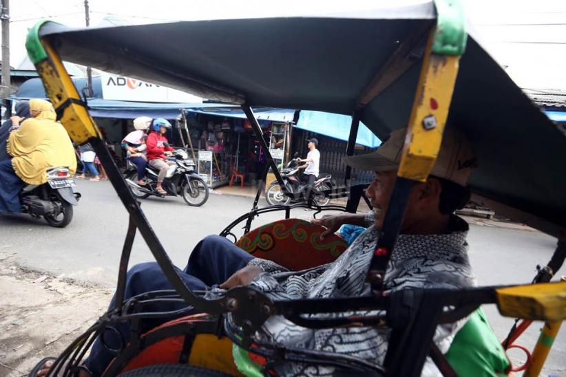 Becak Beroperasi di Kampung-Kampung Ibu Kota - Bagian 11