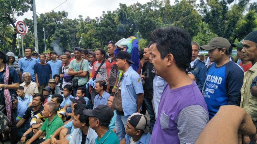 Omzet Menurun, Ratusan Angkot Tanah Abang Kepung Balai Kota - Bagian 5