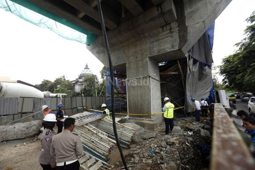 Puslabfor Mabes Polri Olah TKP Lokasi LRT Roboh - Bagian 4