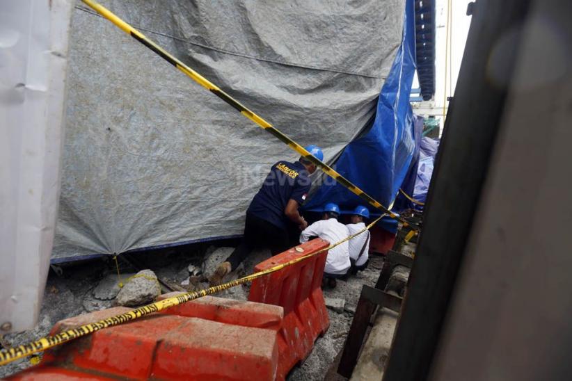 Puslabfor Mabes Polri Olah TKP Lokasi LRT Roboh - Bagian 1